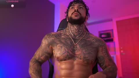 Snapshot of mariano_costa chatting on 12/17/25, 04:29 Mariano Costa online show from 12/17/25, 04:29