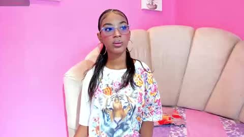 Snapshot of marianrosse chatting on 09/15/25, 07:25 marianrosse online show from 09/15/25, 07:25