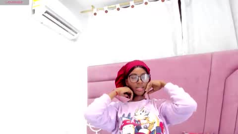 Snapshot of marianrosse chatting on 10/19/25, 07:47 marianrosse online show from 10/19/25, 07:47