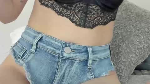 Maria Pettit online show from 11/24/25, 11:10