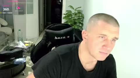 Snapshot of maribor5879 chatting on 11/17/25, 10:37 maribor5879 online show from 11/17/25, 10:37