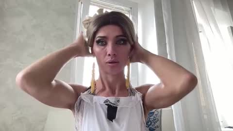 Mari online show from 10/15/25, 09:53