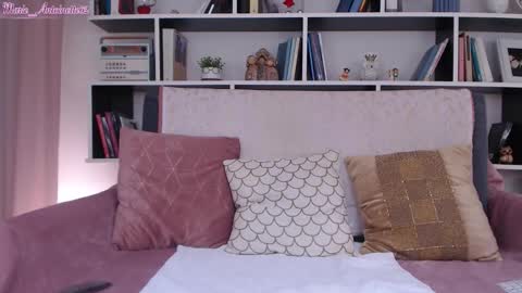 Snapshot of marie_antoinette62 chatting on 09/15/25, 06:13 Maria online show from 09/15/25, 06:13