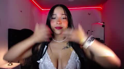 Nicolle online show from 01/25/25, 05:18