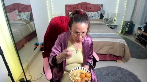 marie online show from 02/11/25, 06:22