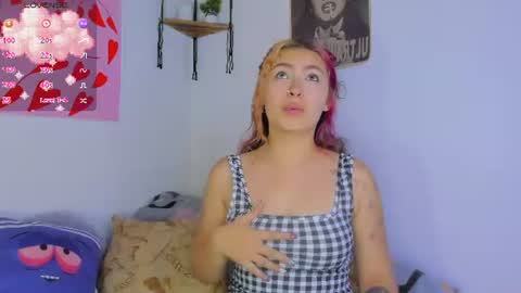 Snapshot of marieetaylor chatting on 07/18/26, 07:17 Mariee online show from 07/18/26, 07:17