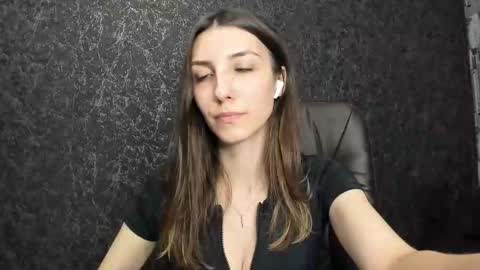 Snapshot of marielleanker chatting on 09/14/25, 09:25 marielleanker online show from 09/14/25, 09:25