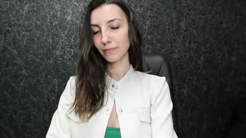 Snapshot of marielleanker chatting on 10/05/25, 11:08 marielleanker online show from 10/05/25, 11:08