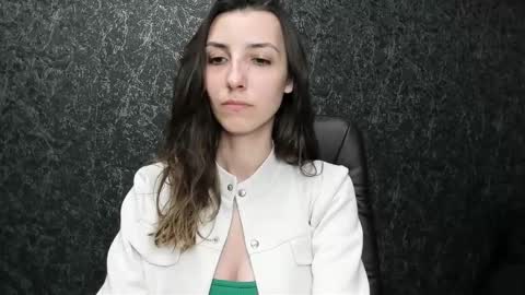 Snapshot of marielleanker chatting on 11/17/25, 02:28 marielleanker online show from 11/17/25, 02:28