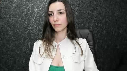 Snapshot of marielleanker chatting on 11/19/25, 05:02 marielleanker online show from 11/19/25, 05:02