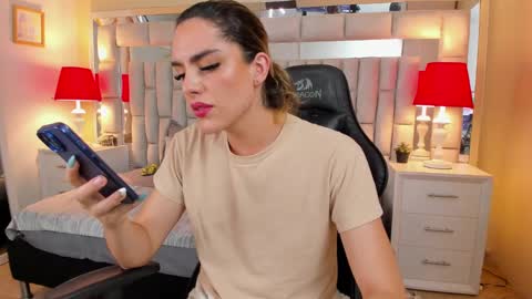 Snapshot of mariiahneedles chatting on 12/21/24, 12:53 mariiahneedles online show from 12/21/24, 12:53