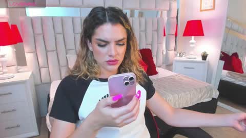 Snapshot of mariiahneedles chatting on 01/28/25, 12:05 mariiahneedles online show from 01/28/25, 12:05