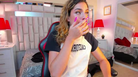 Snapshot of mariiahneedles chatting on 02/05/25, 05:20 mariiahneedles online show from 02/05/25, 05:20