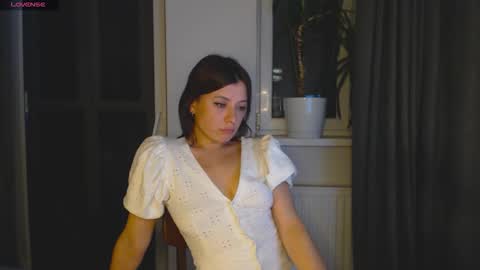 Snapshot of mariique chatting on 11/29/25, 09:18 Mari online show from 11/29/25, 09:18