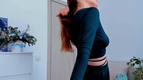 Snapshot of marilinal chatting on 03/10/25, 10:15 Marilina online show from 03/10/25, 10:15