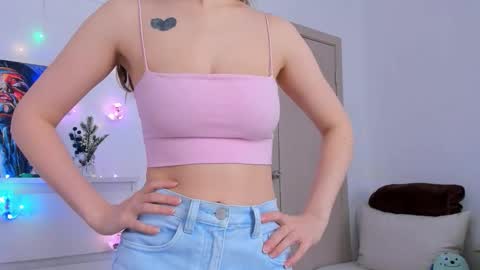 Snapshot of marilinal chatting on 12/18/25, 07:47 Marilina online show from 12/18/25, 07:47