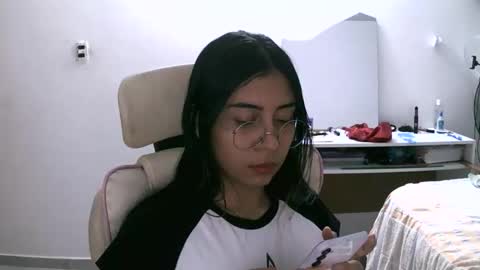 Snapshot of marilove40925 chatting on 11/06/25, 03:40 marilove40925 online show from 11/06/25, 03:40