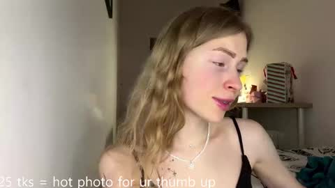 Snapshot of mariluspringle chatting on 02/05/26, 05:06 Elisabeth online show from 02/05/26, 05:06