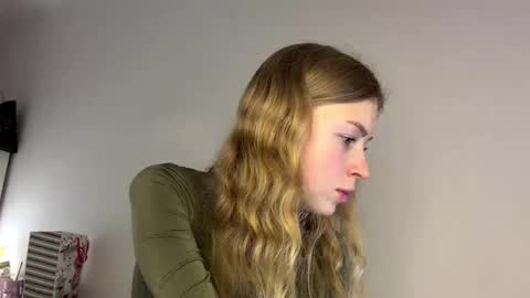 Snapshot of mariluspringle chatting on 02/22/26, 05:22 Elisabeth online show from 02/22/26, 05:22