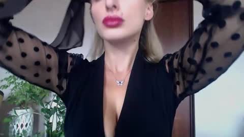 MarilynDevilish online show from 10/16/25, 07:31