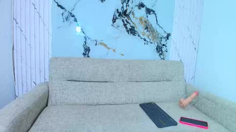 marilyngold_ online show from 11/08/25, 09:02