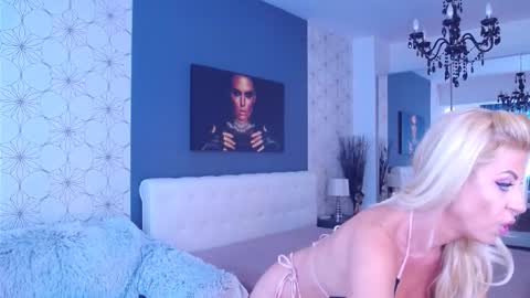 Mary Mais online show from 09/28/25, 06:52