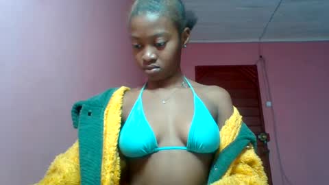 Snapshot of marinagold69 chatting on 07/06/26, 08:11 marinagold69 online show from 07/06/26, 08:11