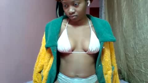 Snapshot of marinagold69 chatting on 07/19/26, 07:23 marinagold69 online show from 07/19/26, 07:23
