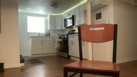 Snapshot of marineguyk19 chatting on 12/17/25, 06:47 Z online show from 12/17/25, 06:47