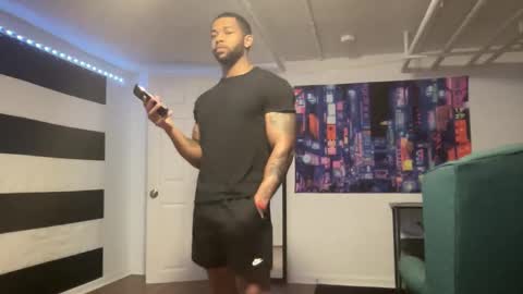 Snapshot of marineguyk19 chatting on 01/08/26, 06:21 Z online show from 01/08/26, 06:21