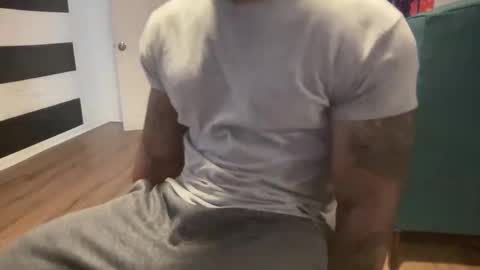 Snapshot of marineguyk19 chatting on 01/09/26, 07:26 Z online show from 01/09/26, 07:26