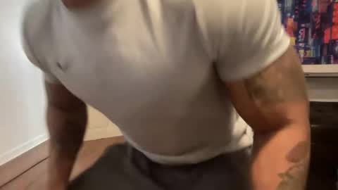 Snapshot of marineguyk19 chatting on 01/14/26, 06:24 Z online show from 01/14/26, 06:24