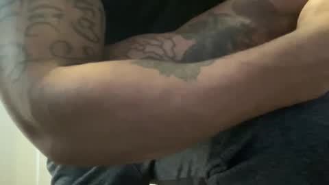 Snapshot of marineguyk19 chatting on 01/15/26, 05:16 Z online show from 01/15/26, 05:16