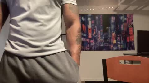 Snapshot of marineguyk19 chatting on 02/14/26, 08:27 Z online show from 02/14/26, 08:27