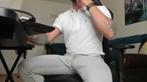 Snapshot of marioslim chatting on 07/11/26, 05:43 marioslim online show from 07/11/26, 05:43