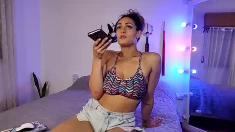 Snapshot of mariposa_2323 chatting on 11/18/25, 12:38 HI IM SWEET GIRL Privates are OPEN online show from 11/18/25, 12:38