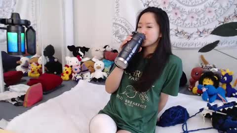 Snapshot of marissapeach chatting on 11/09/25, 01:31 MarissaPeach online show from 11/09/25, 01:31