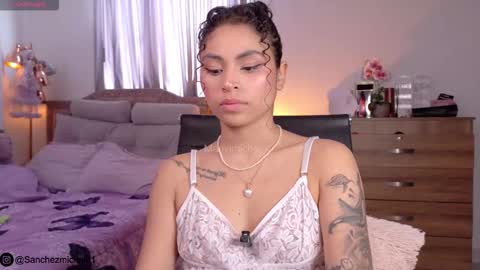 Snapshot of marivimichel03 chatting on 10/21/25, 07:14 online show from 10/21/25, 07:14