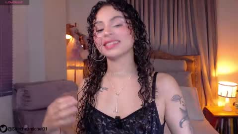 Snapshot of marivimichel03 chatting on 11/16/25, 05:02 online show from 11/16/25, 05:02