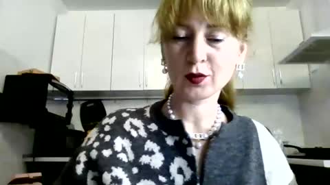 mariza_love359092 online show from 03/03/26, 10:59