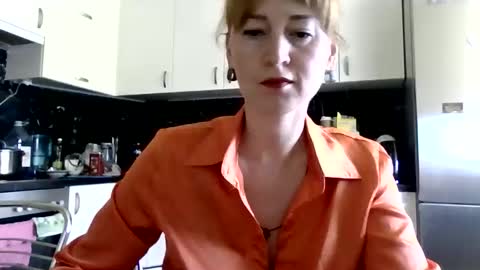 mariza_love359092 online show from 04/13/26, 12:43