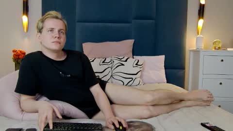 Mark online show from 03/26/26, 06:52