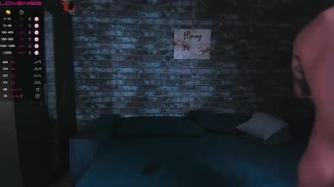 Mark online show from 10/12/25, 04:44