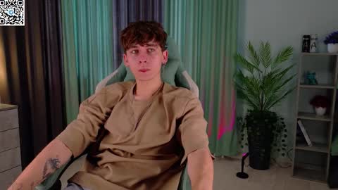 Snapshot of mark_safr chatting on 10/05/25, 05:17 Mark online show from 10/05/25, 05:17