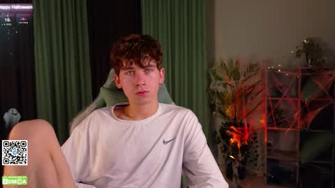 Snapshot of mark_safr chatting on 10/30/25, 05:24 Mark online show from 10/30/25, 05:24