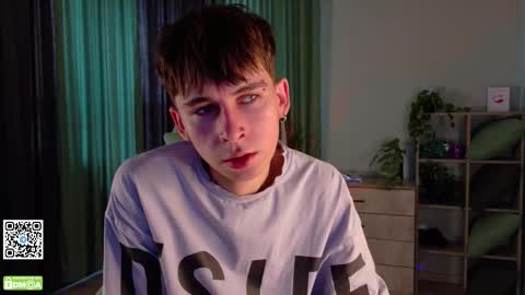 Snapshot of mark_safr chatting on 11/15/25, 03:26 Mark online show from 11/15/25, 03:26