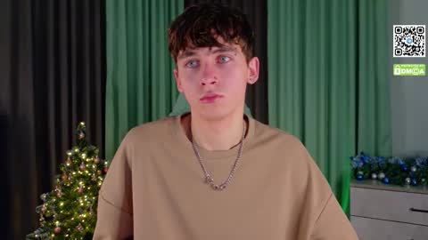 Snapshot of mark_safr chatting on 12/15/25, 05:17 Mark online show from 12/15/25, 05:17