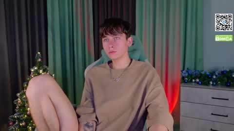 Snapshot of mark_safr chatting on 12/16/25, 05:40 Mark online show from 12/16/25, 05:40