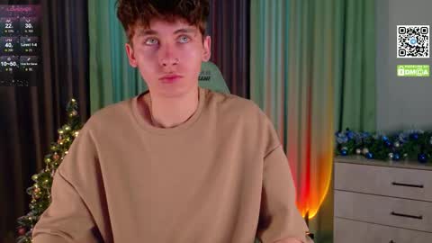 Snapshot of mark_safr chatting on 12/18/25, 03:01 Mark online show from 12/18/25, 03:01