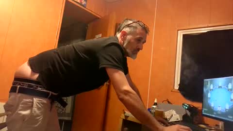 Snapshot of markbcnx chatting on 09/30/25, 10:04 markbcnx online show from 09/30/25, 10:04